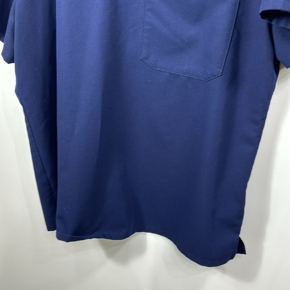 Figs navy scrub top size XXL - Picture 4 of 7